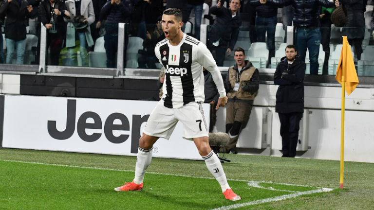 Terungkap Arti Selebrasi Gol Milik Cristiano Ronaldo: 'Sii' - Bolalob.com