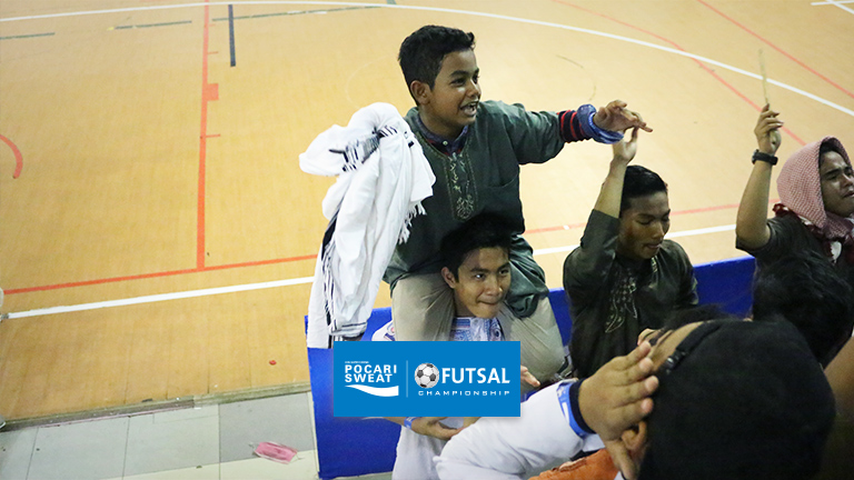 Nuansa Idul Adha, Suporter Tim Futsal SMA Ini Berkostum 