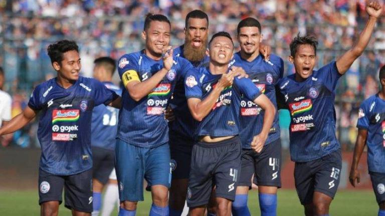 Arema FC Sedang Membidik 1-3 Pemain - Bolalob.com