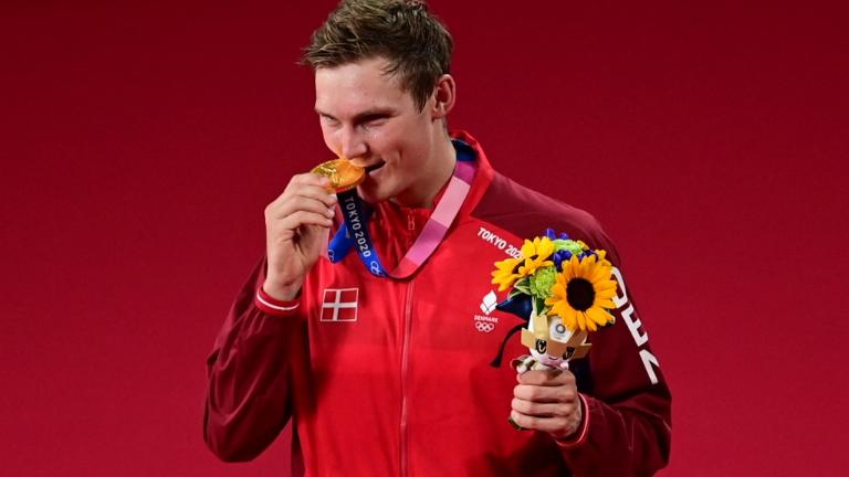 Viktor Axelsen, meraih medali emas Olimpiade.