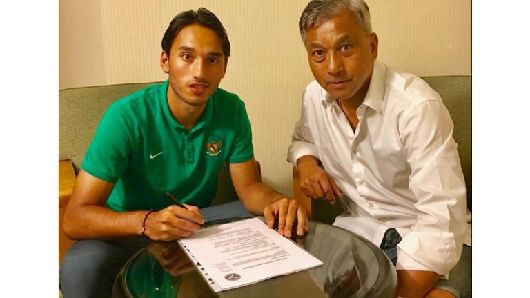 Ini Cerita Berliku Ezra Walian Memilih Klub Baru - Bolalob.com