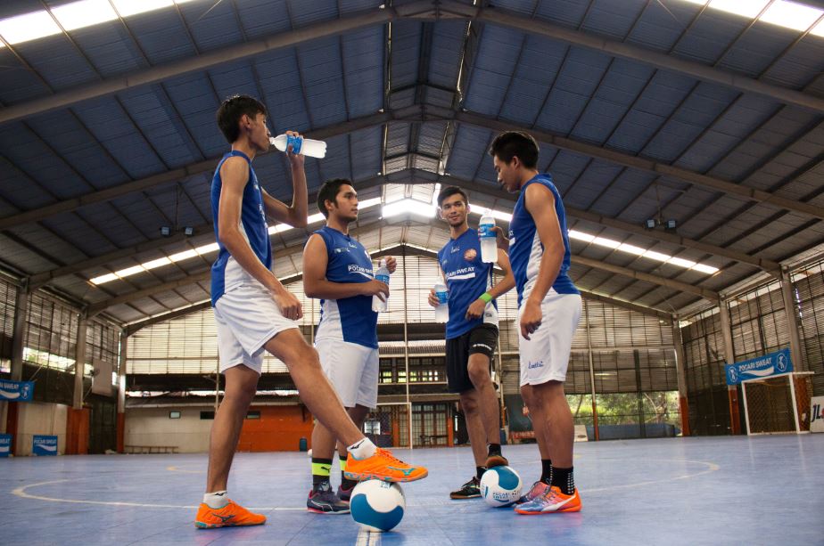 Berapa jumlah pemain Futsal ? 	 A. 	7 	 B. ...