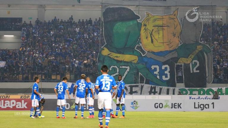 Diwarnai Kartu Merah dan Gol Bunuh Diri, Persib Kalah dari ...