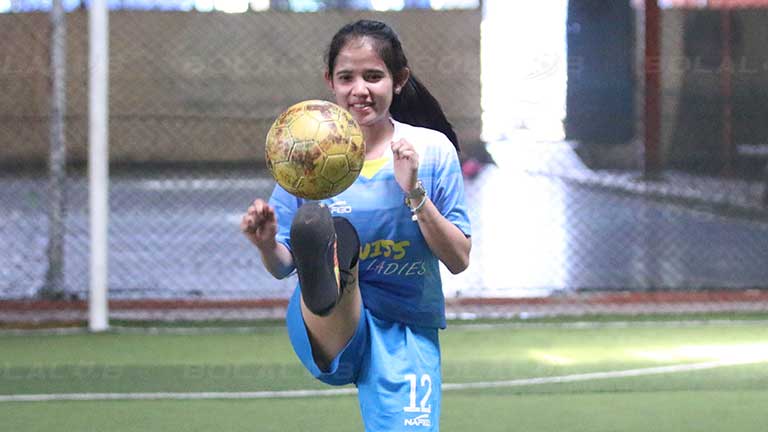 Kenalkan Refina Mutiara Si Imut Manis Yang Suka Futsal