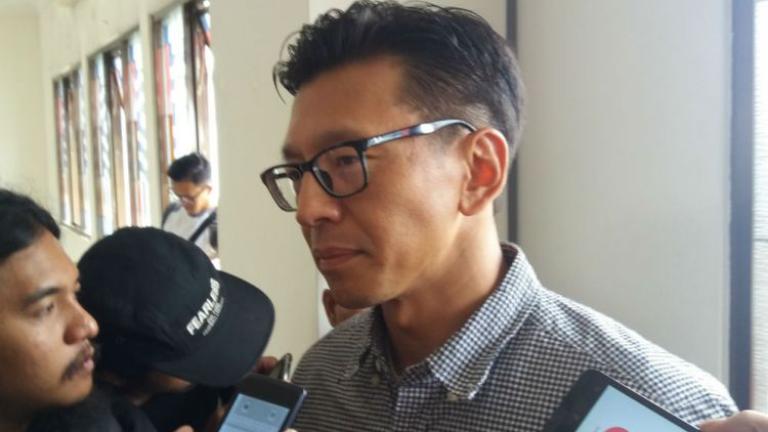 Direktur Persib, Teddy Tjahjono saat diwawancara awak media