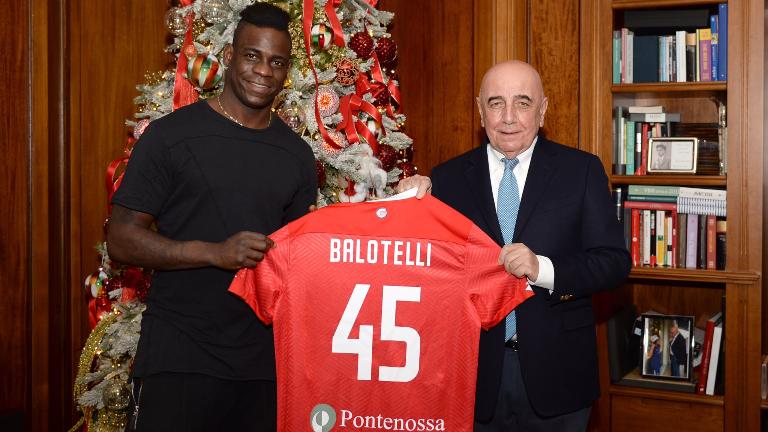 Mario Balotelli Gabung Klub Milik Berlusconi - Bolalob.com